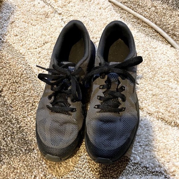 Boys NIKE AIR MAX sneakers Size 4Y - Picture 2 of 3